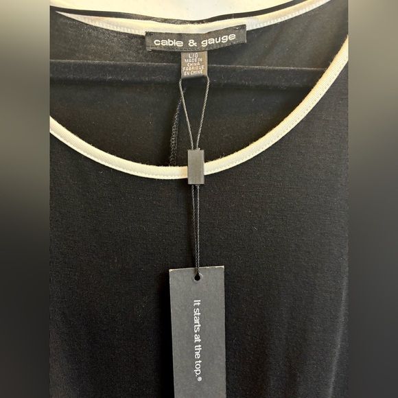 Cable & Gauge Black Relaxed Blouse with White trim and side slits - Picture 3 of 6